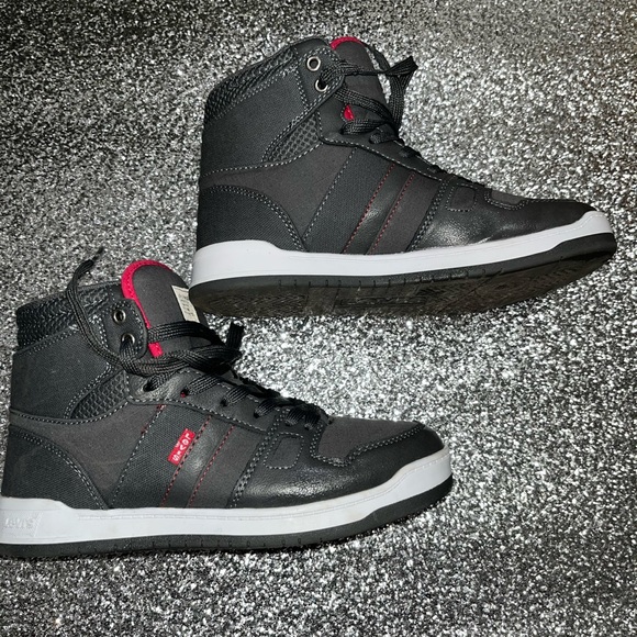 Women’s Levi Stratuss - Picture 13 of 15